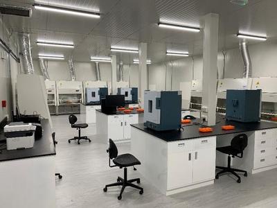 強(qiáng)強(qiáng)聯(lián)合，科技抗疫新里程 G42與華大集團(tuán)共建全球首個(gè)國際“火眼”實(shí)驗(yàn)室